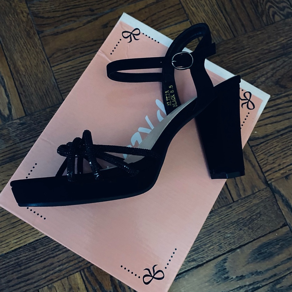 Elegant Black Strappy 4” Women's Heels - Picture 3 of 3